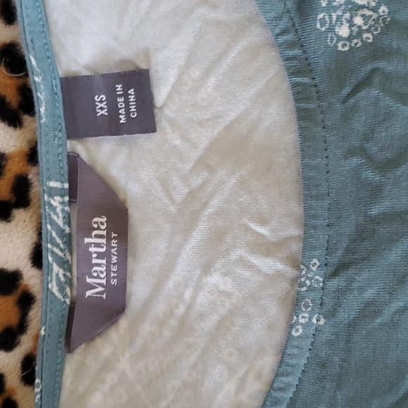 Martha Stewart floral top - Picture 3 of 7